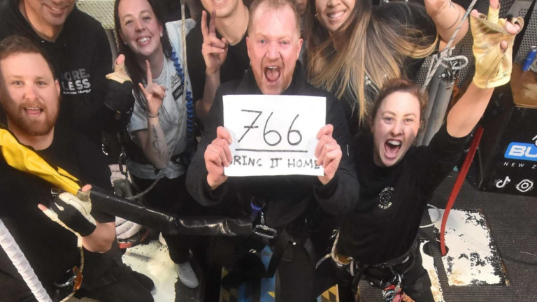 Un Record Vertigineux : Un Néo-Zélandais réalise 941 sauts à l'élastique en 24 heures