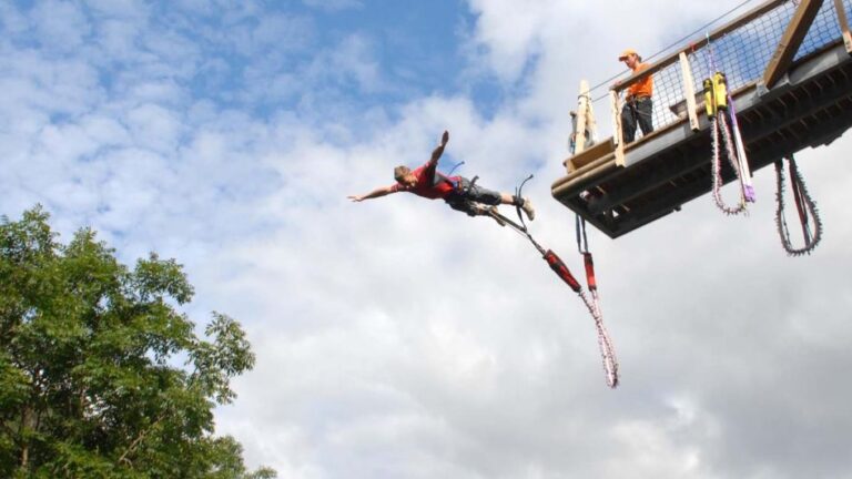 Comment préparer son corps et son mental pour un saut à l’élastique : conseils de pro
